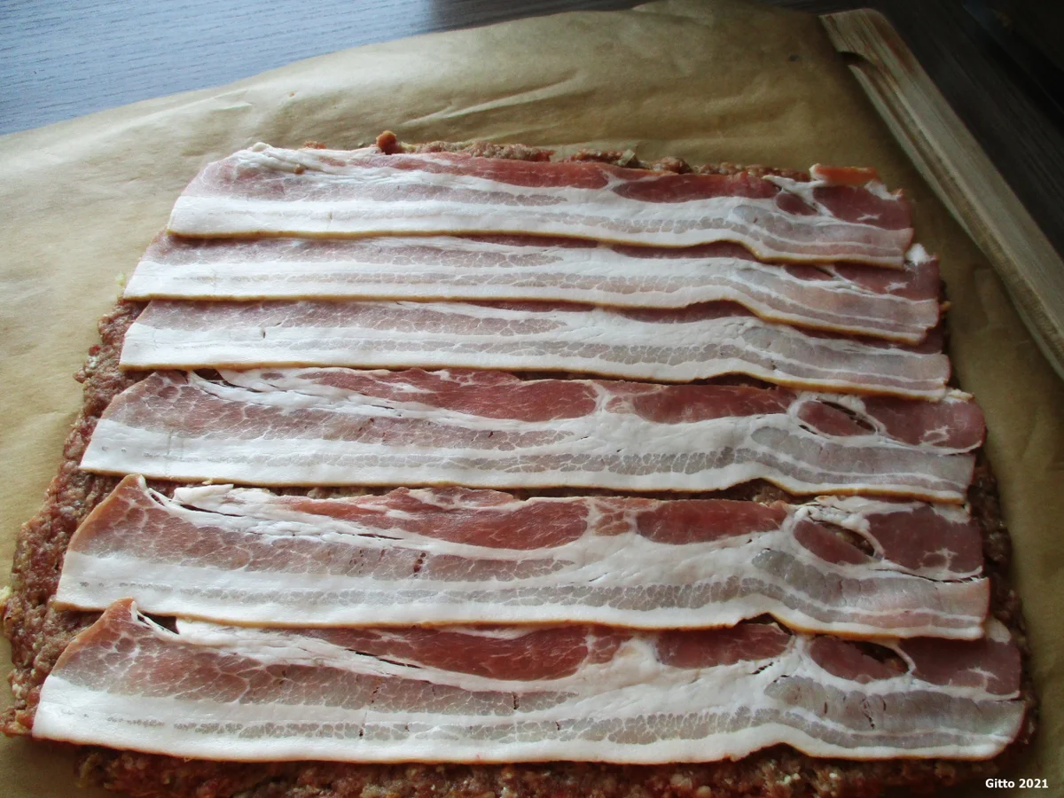 Rezept: Hackfleischrolle mit Nudelfüllung und Tomatensoße Bild Nr. 5 Hackfleischrolle mit Nudelfüllung und Tomatensoße - Rezept - Bild Nr. 5