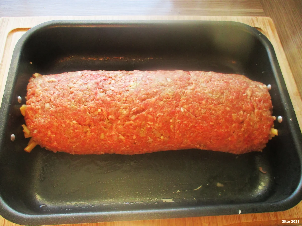 Rezept: Hackfleischrolle mit Nudelfüllung und Tomatensoße Bild Nr. 7 Hackfleischrolle mit Nudelfüllung und Tomatensoße - Rezept - Bild Nr. 7