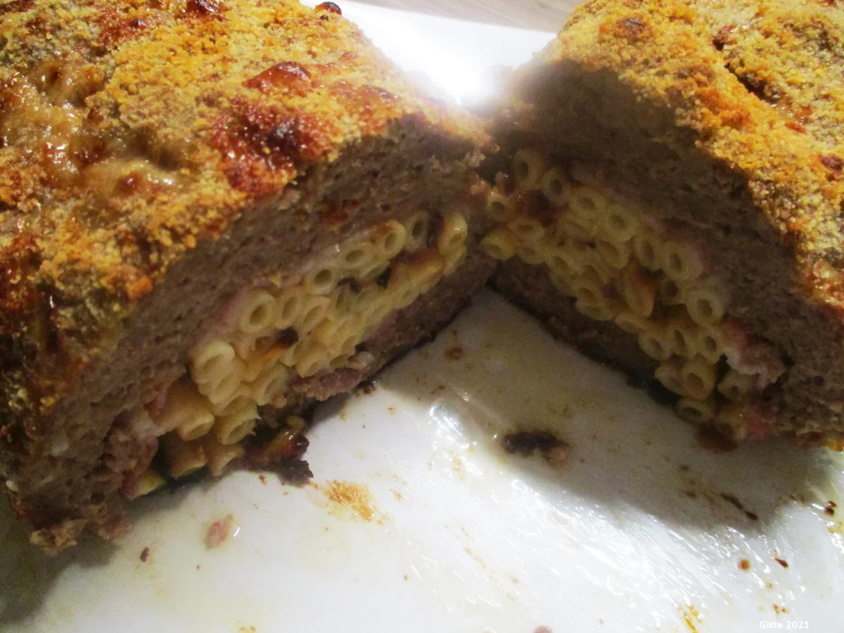 Rezept: Hackfleischrolle mit Nudelfüllung und Tomatensoße Bild Nr. 10 Hackfleischrolle mit Nudelfüllung und Tomatensoße - Rezept - Bild Nr. 10