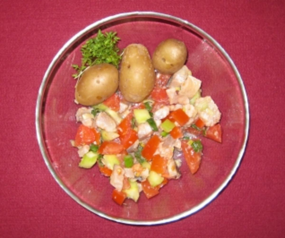Matjessalat mit kleinen Pellkartoffeln - Rezept - kochbar.de