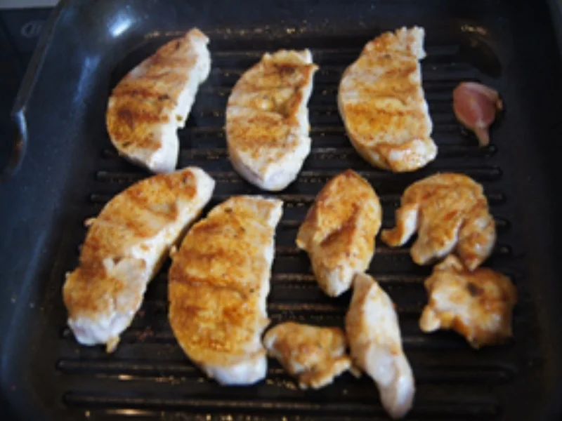 Rezept: Putenbrustfiletschnitzelchen mit Mini-Blumenkohl und Selleriestampf Bild Nr. 7 Putenbrustfiletschnitzelchen mit Mini-Blumenkohl und Selleriestampf - Rezept - Bild Nr. 7