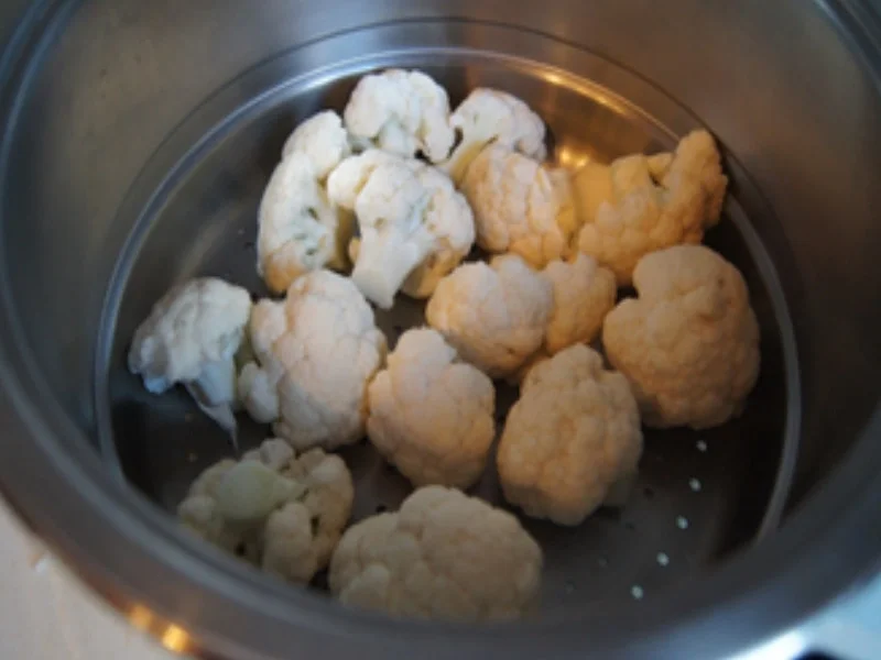 Rezept: Putenbrustfiletschnitzelchen mit Mini-Blumenkohl und Selleriestampf Bild Nr. 9 Putenbrustfiletschnitzelchen mit Mini-Blumenkohl und Selleriestampf - Rezept - Bild Nr. 9