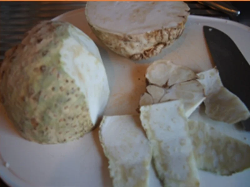 Rezept: Putenbrustfiletschnitzelchen mit Mini-Blumenkohl und Selleriestampf Bild Nr. 10 Putenbrustfiletschnitzelchen mit Mini-Blumenkohl und Selleriestampf - Rezept - Bild Nr. 10