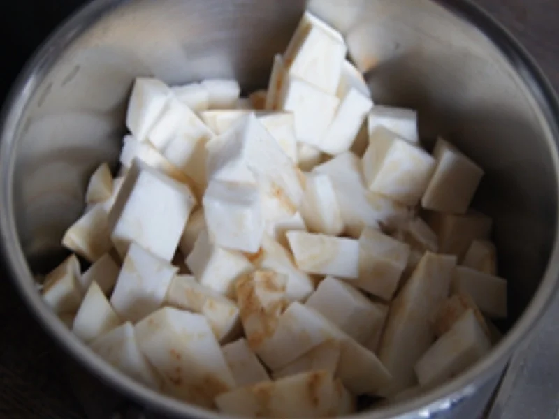 Rezept: Putenbrustfiletschnitzelchen mit Mini-Blumenkohl und Selleriestampf Bild Nr. 11 Putenbrustfiletschnitzelchen mit Mini-Blumenkohl und Selleriestampf - Rezept - Bild Nr. 11