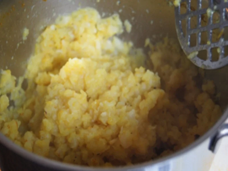 Rezept: Putenbrustfiletschnitzelchen mit Mini-Blumenkohl und Selleriestampf Bild Nr. 13 Putenbrustfiletschnitzelchen mit Mini-Blumenkohl und Selleriestampf - Rezept - Bild Nr. 13