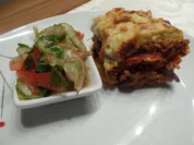 Moussaker mit Gurken und Tomatensalat - Rezept - Bild Nr. 13661