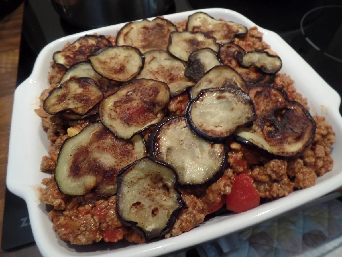 Moussaker mit Gurken und Tomatensalat - Rezept - Bild Nr. 13668