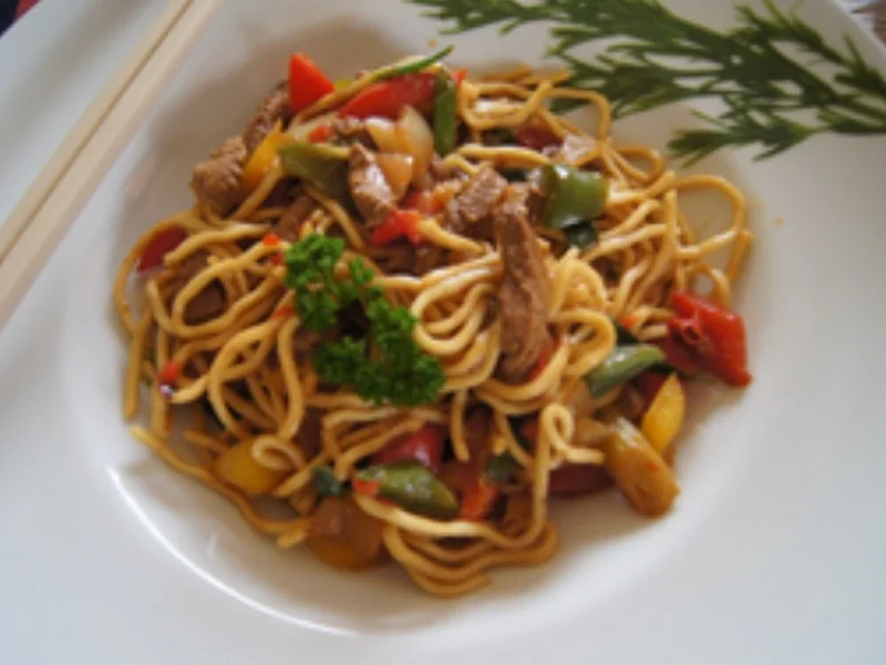 Mie-Nudeln mit Schweinefilet-Geschnetzeltem und Gemüse - Rezept - Bild Nr. 2