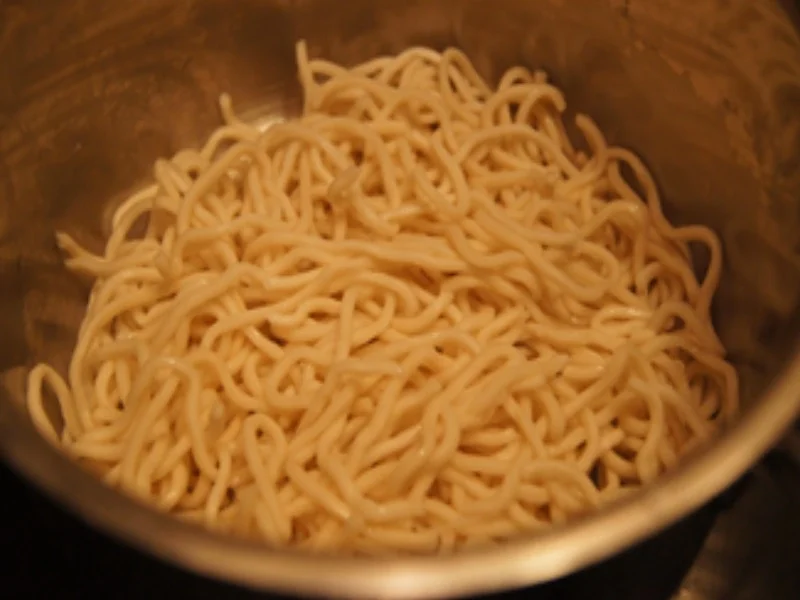 Mie-Nudeln mit Schweinefilet-Geschnetzeltem und Gemüse - Rezept - Bild Nr. 4