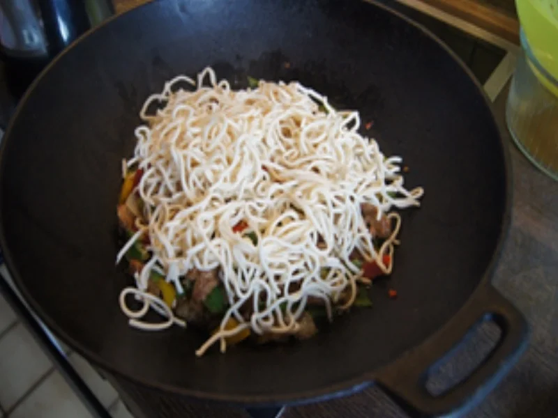 Mie-Nudeln mit Schweinefilet-Geschnetzeltem und Gemüse - Rezept - Bild Nr. 20