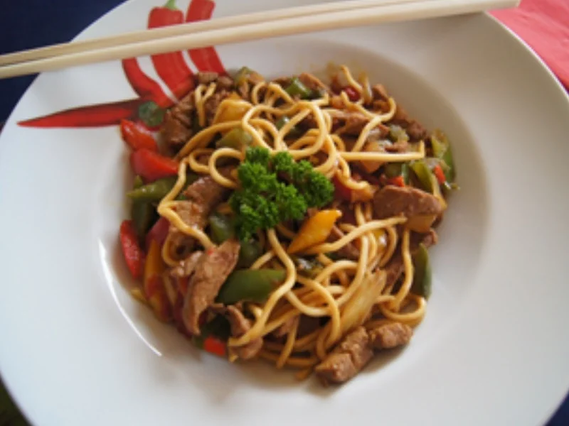 Mie-Nudeln mit Schweinefilet-Geschnetzeltem und Gemüse - Rezept - Bild Nr. 22