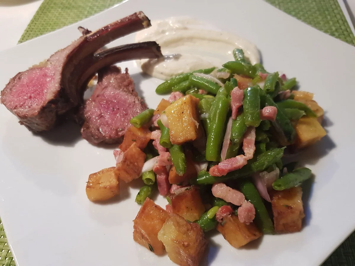 Lammkarree mit Knoblauch-Kräuter-Kruste und Schafkäse-Creme - Rezept - Bild Nr. 13662