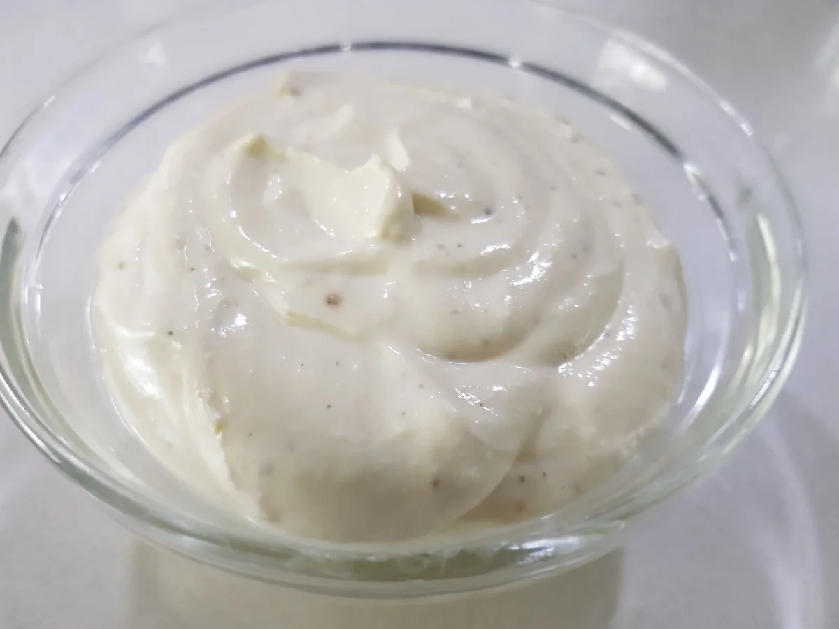 Lammkarree mit Knoblauch-Kräuter-Kruste und Schafkäse-Creme - Rezept - Bild Nr. 13665