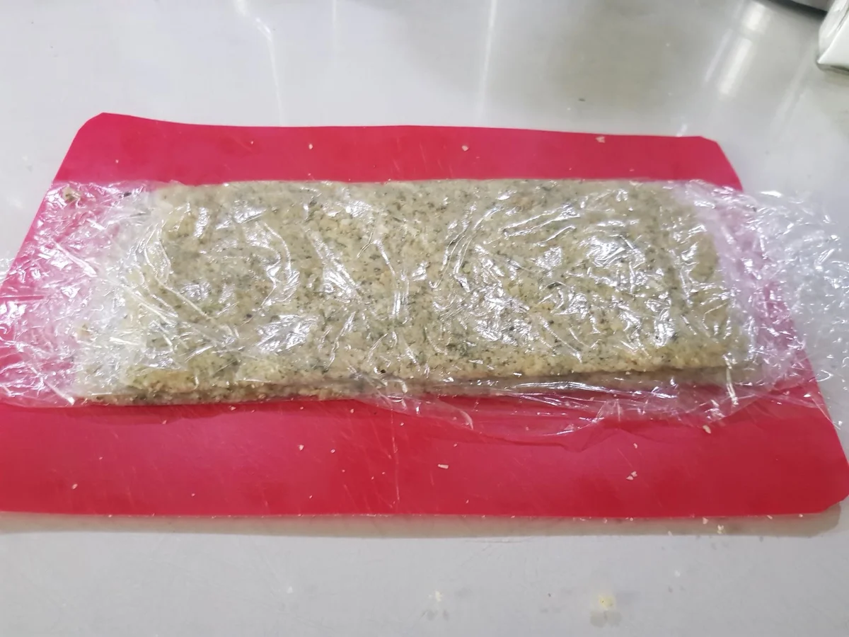 Lammkarree mit Knoblauch-Kräuter-Kruste und Schafkäse-Creme - Rezept - Bild Nr. 13666