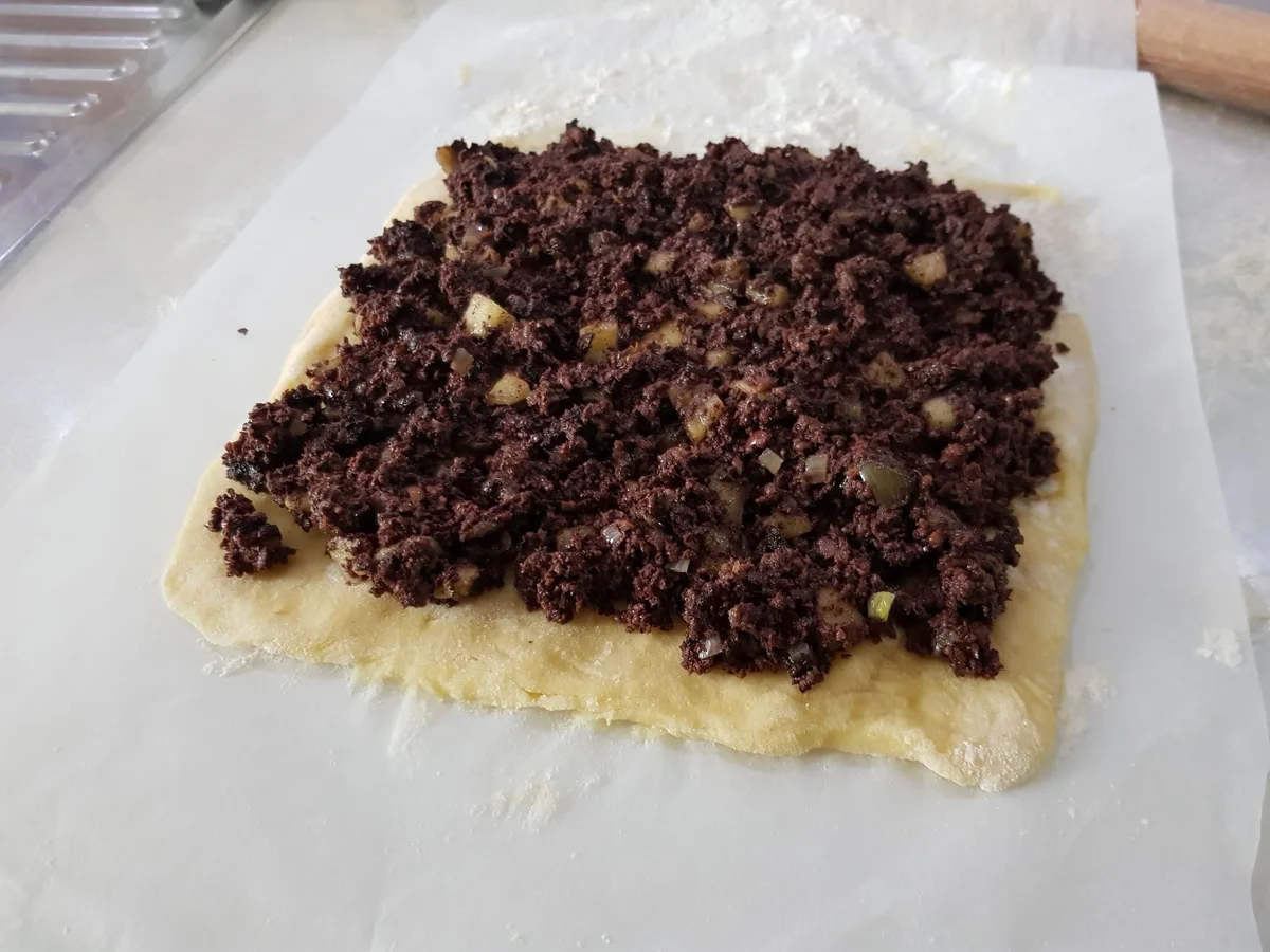 Rezept: Kartoffel-Strudel mit Blut- und Leberwurst-Füllung und Ananas-Rahm-Kraut Bild Nr. 13667 Kartoffel-Strudel mit Blut- und Leberwurst-Füllung und Ananas-Rahm-Kraut - Rezept - Bild Nr. 13667