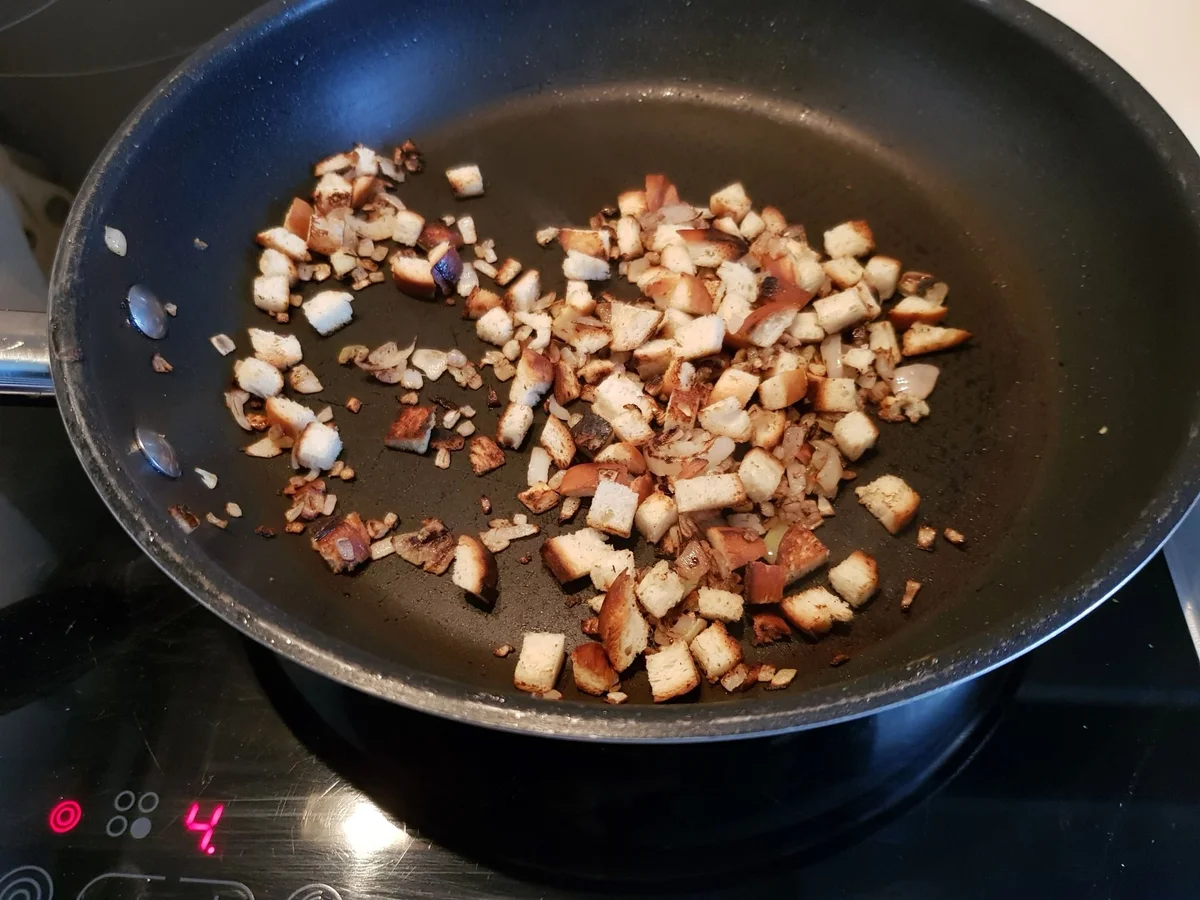 Rezept: Kartoffel-Strudel mit Blut- und Leberwurst-Füllung und Ananas-Rahm-Kraut Bild Nr. 13668 Kartoffel-Strudel mit Blut- und Leberwurst-Füllung und Ananas-Rahm-Kraut - Rezept - Bild Nr. 13668