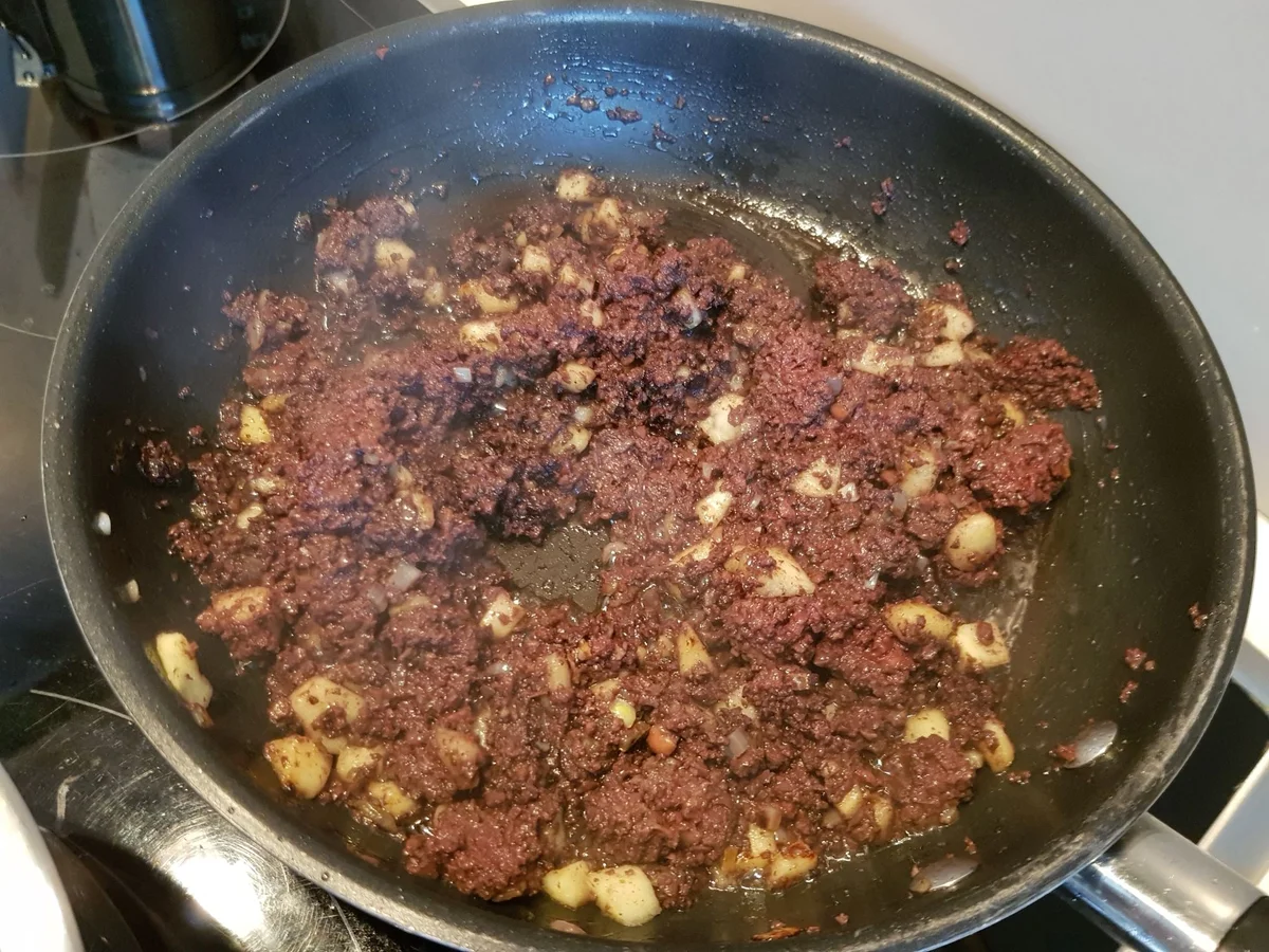 Rezept: Kartoffel-Strudel mit Blut- und Leberwurst-Füllung und Ananas-Rahm-Kraut Bild Nr. 13669 Kartoffel-Strudel mit Blut- und Leberwurst-Füllung und Ananas-Rahm-Kraut - Rezept - Bild Nr. 13669