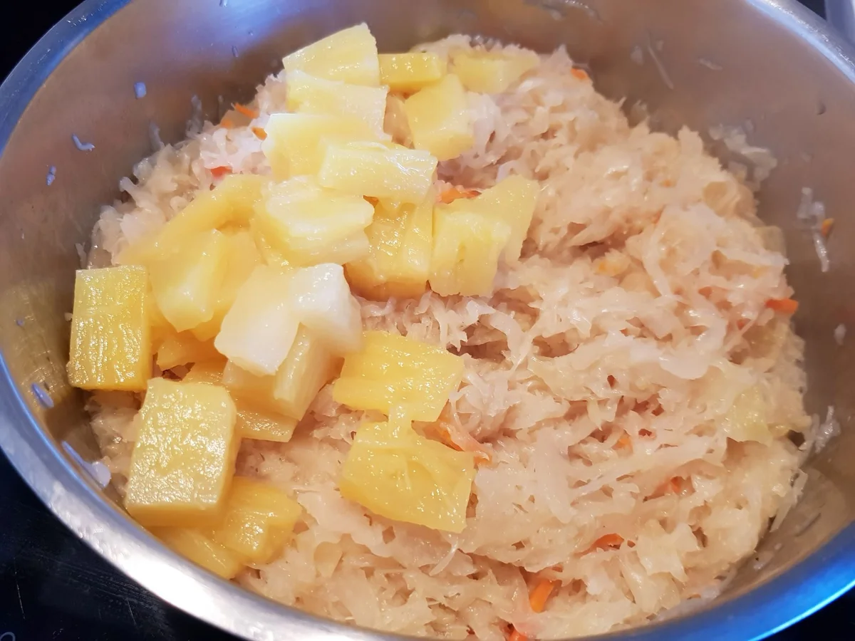 Rezept: Kartoffel-Strudel mit Blut- und Leberwurst-Füllung und Ananas-Rahm-Kraut Bild Nr. 13673 Kartoffel-Strudel mit Blut- und Leberwurst-Füllung und Ananas-Rahm-Kraut - Rezept - Bild Nr. 13673