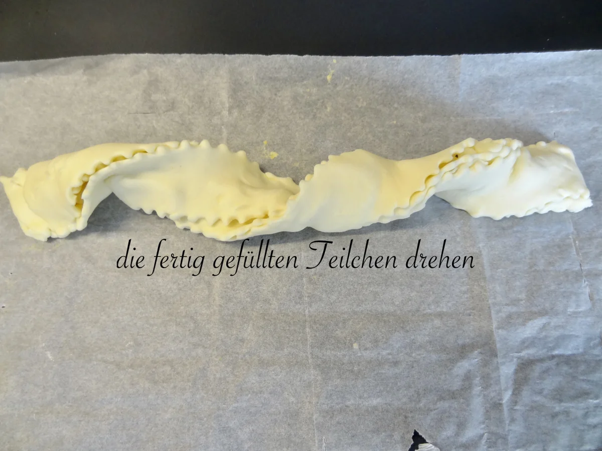 Rezept: dreierlei gefüllte Blätterteig Stangerl zur Kartoffelsuppe Bild Nr. 13681 dreierlei gefüllte Blätterteig Stangerl zur Kartoffelsuppe - Rezept - Bild Nr. 13681