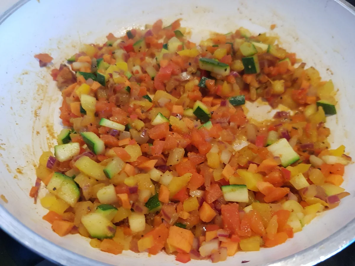 Shrimps-Rolls aus dem Ofen mit fruchtigem Salat - Rezept - Bild Nr. 13705