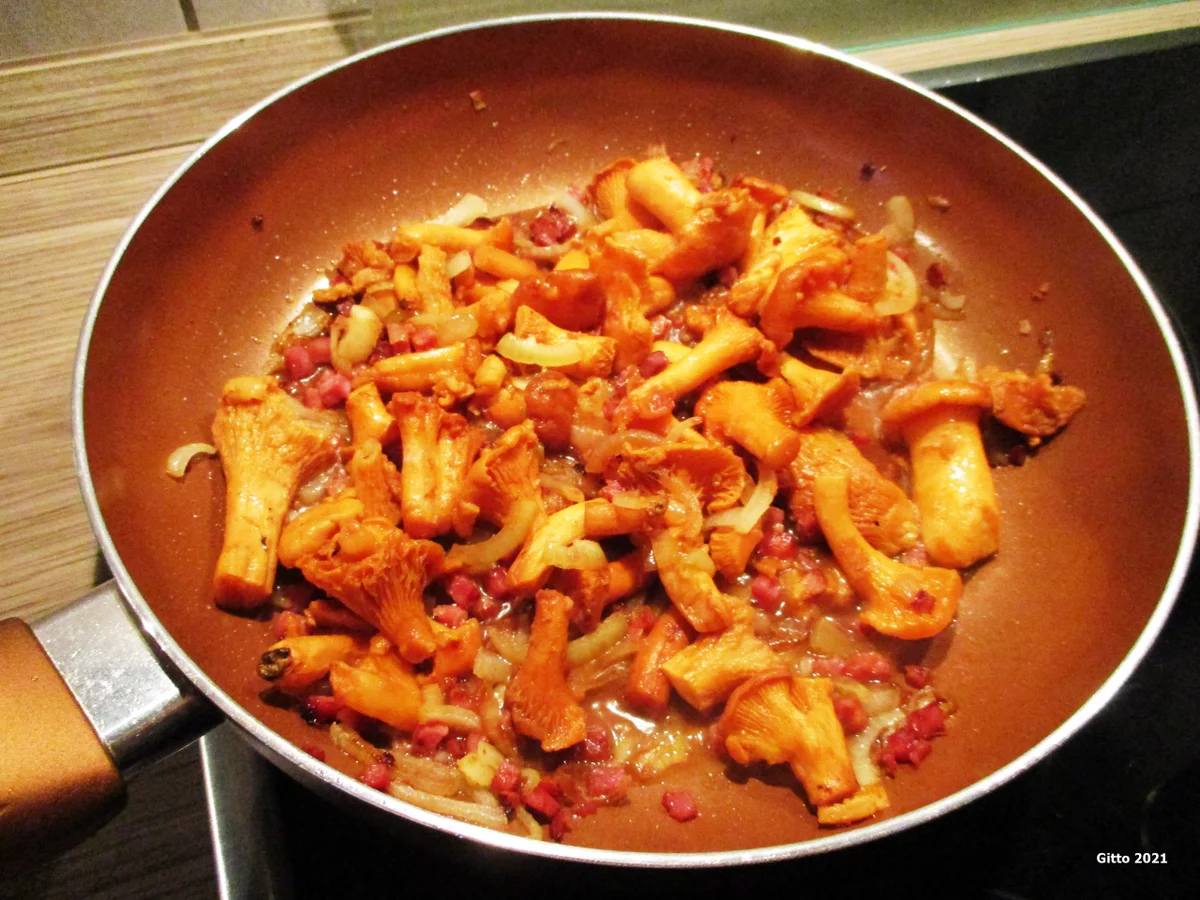 Rezept: Spaghetti mit Pfifferlingscarbonara nach meiner Art. Bild Nr. 13704 Spaghetti mit Pfifferlingscarbonara nach meiner Art. - Rezept - Bild Nr. 13704