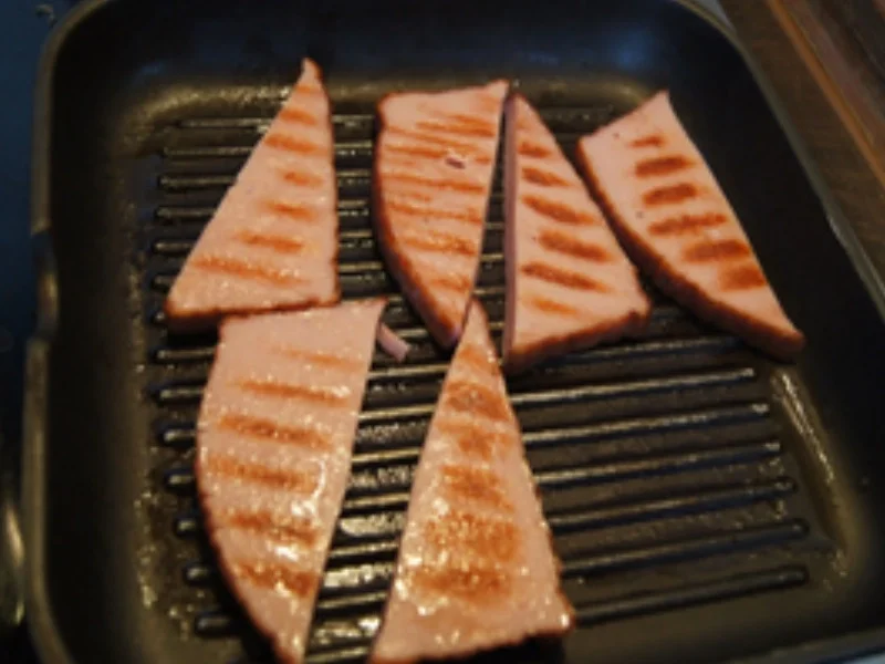 Rezept: Gebräunter Leberkäse mit Buschbohnen und Petersilien-Drillingen Bild Nr. 5 Gebräunter Leberkäse mit Buschbohnen und Petersilien-Drillingen - Rezept - Bild Nr. 5