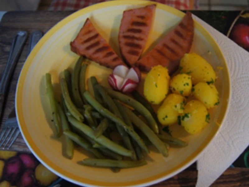 Rezept: Gebräunter Leberkäse mit Buschbohnen und Petersilien-Drillingen Bild Nr. 10 Gebräunter Leberkäse mit Buschbohnen und Petersilien-Drillingen - Rezept - Bild Nr. 10