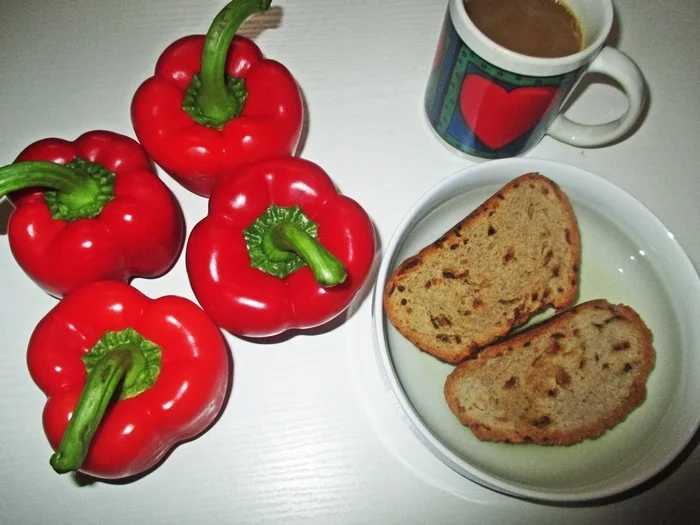 Paprikaschoten gefüllt mit Fisch - Rezept - Bild Nr. 13708