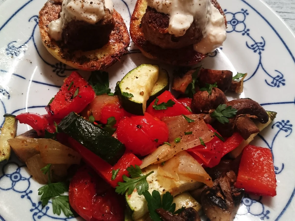 Ofenkartoffeln mit Hackbällchen und Feta-Dip - Rezept - Bild Nr. 13702