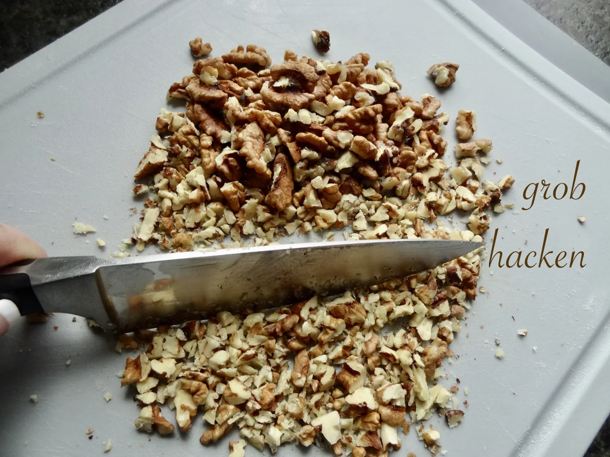 Rezept: Walnußtorte mit Likörglasur Bild Nr. 11 Walnußtorte mit Likörglasur - Rezept - Bild Nr. 11