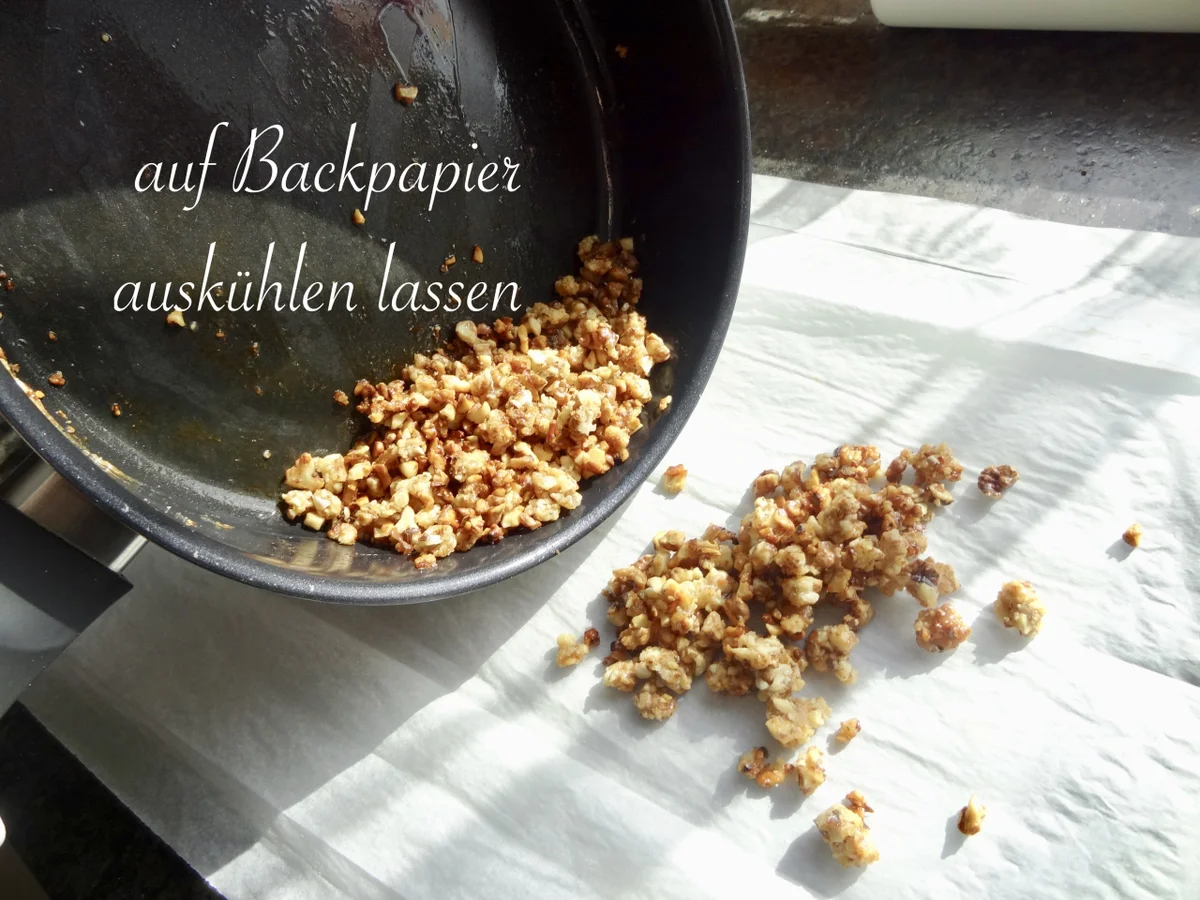 Rezept: Walnußtorte mit Likörglasur Bild Nr. 16 Walnußtorte mit Likörglasur - Rezept - Bild Nr. 16