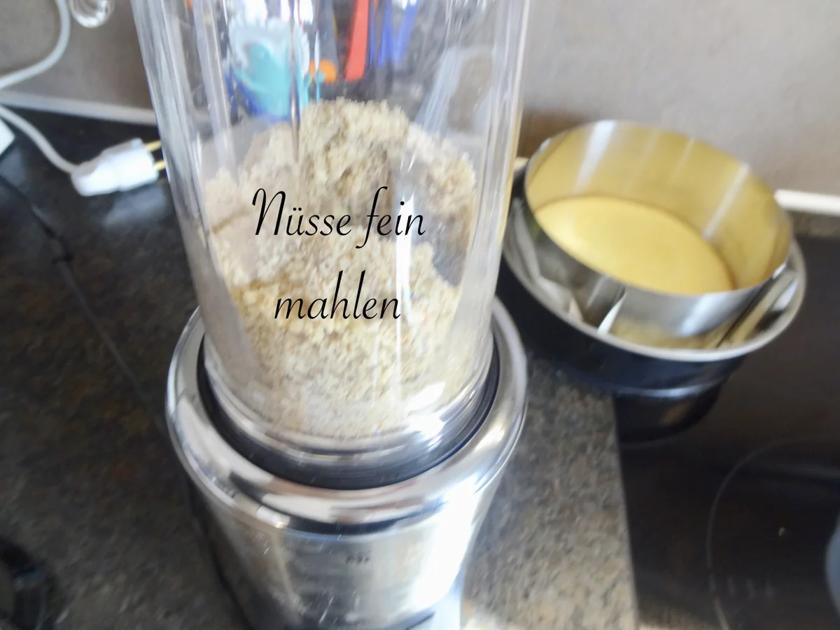 Rezept: Walnußtorte mit Likörglasur Bild Nr. 18 Walnußtorte mit Likörglasur - Rezept - Bild Nr. 18