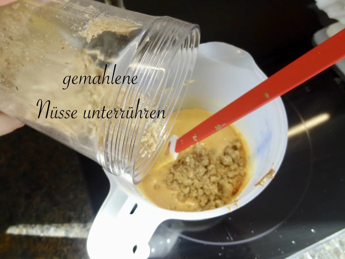 Rezept: Walnußtorte mit Likörglasur Bild Nr. 20 Walnußtorte mit Likörglasur - Rezept - Bild Nr. 20