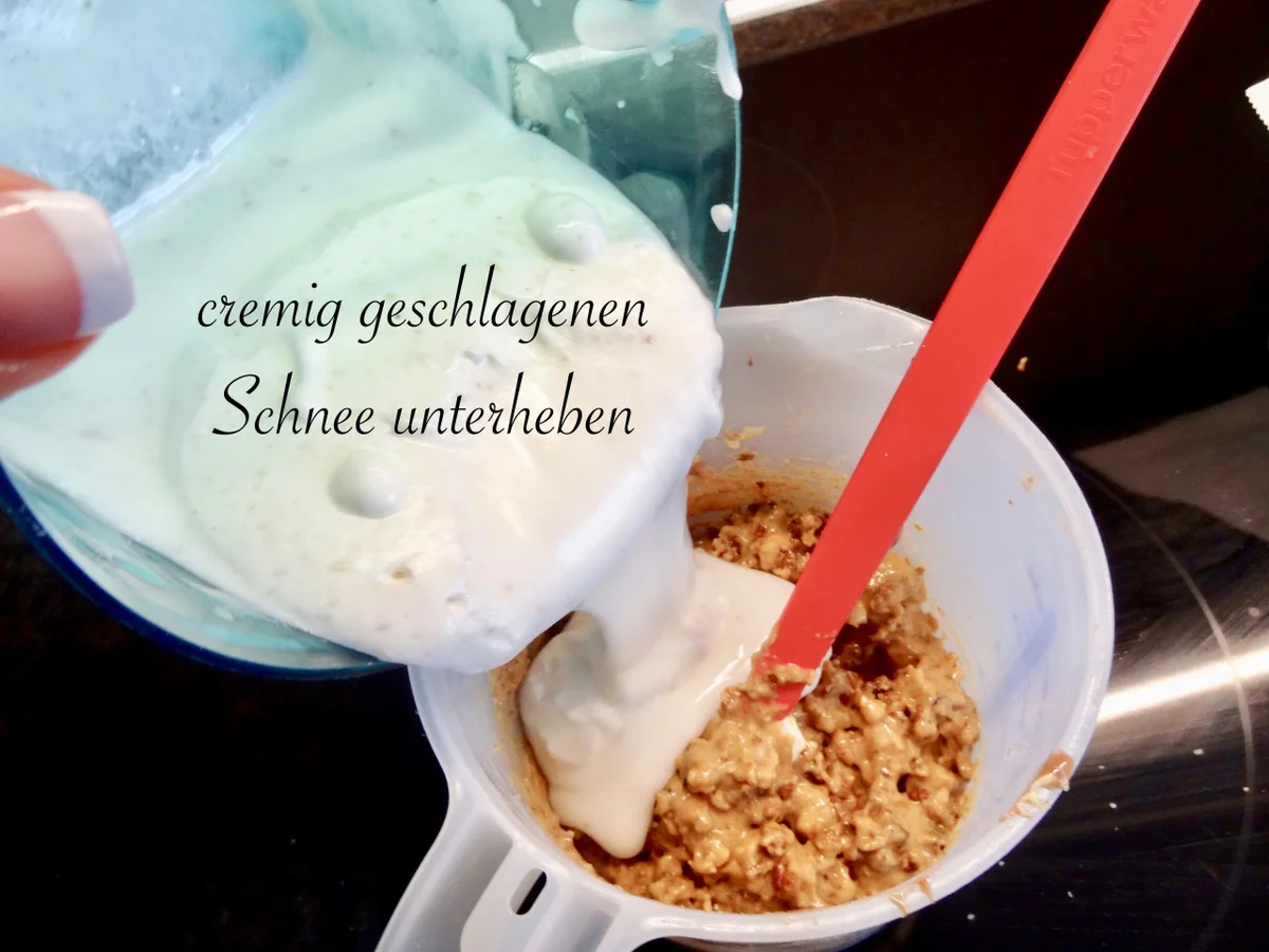 Rezept: Walnußtorte mit Likörglasur Bild Nr. 23 Walnußtorte mit Likörglasur - Rezept - Bild Nr. 23