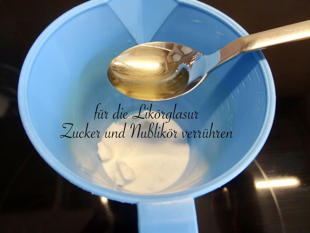 Rezept: Walnußtorte mit Likörglasur Bild Nr. 26 Walnußtorte mit Likörglasur - Rezept - Bild Nr. 26