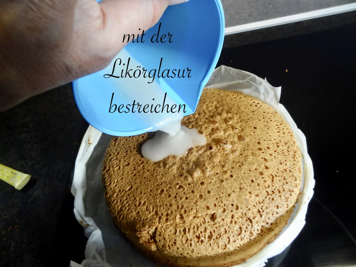 Rezept: Walnußtorte mit Likörglasur Bild Nr. 28 Walnußtorte mit Likörglasur - Rezept - Bild Nr. 28