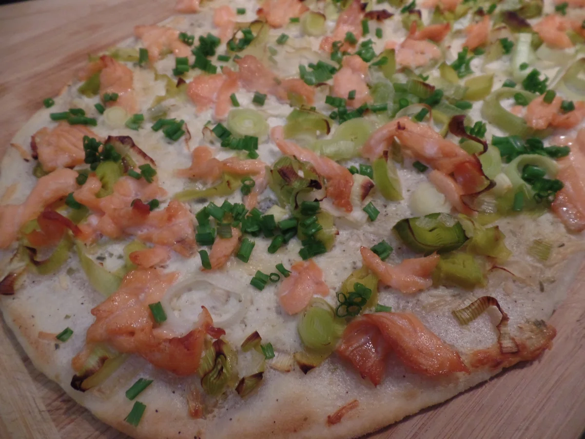 Flammkuchen mit Lauch und Lachs - Rezept - Bild Nr. 13723