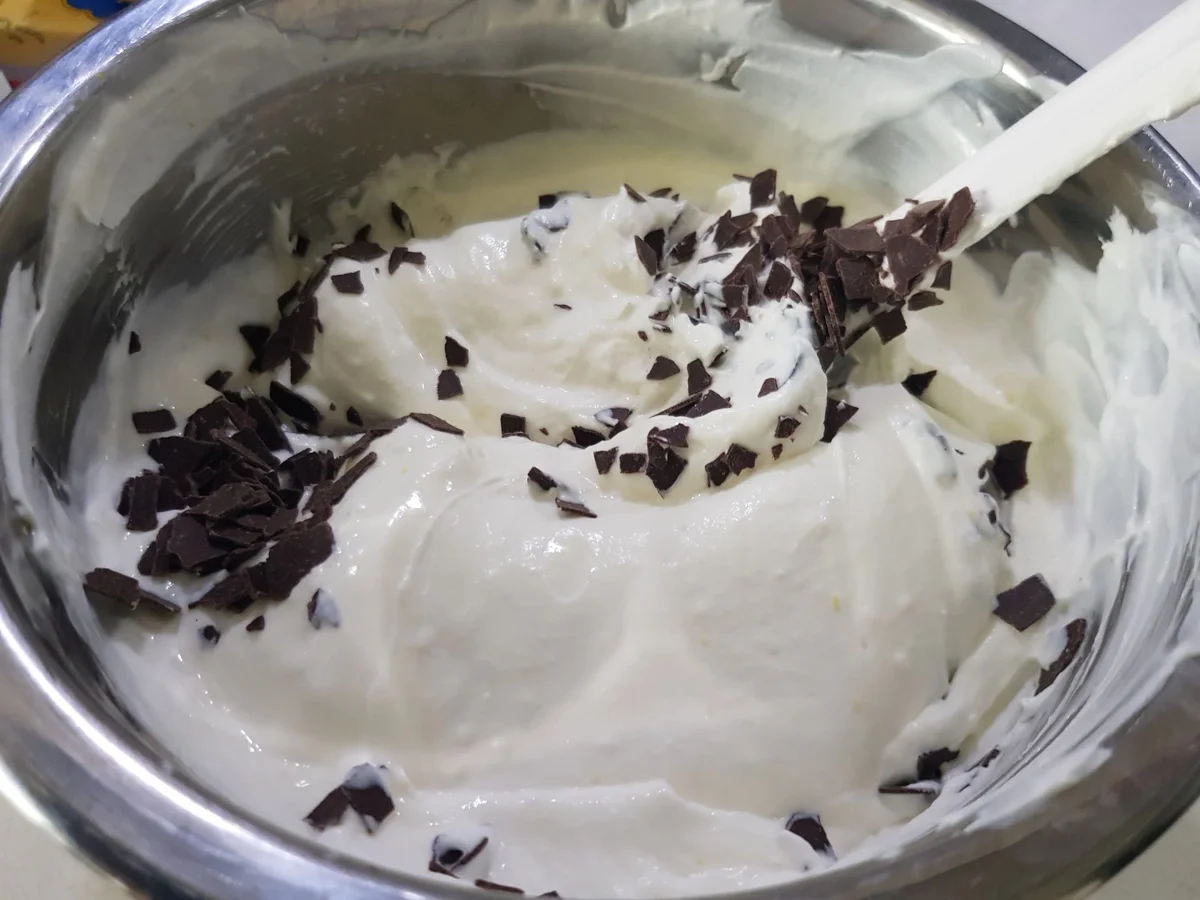 Rezept: Stracciatella-Mousse mit Mango-Haube Bild Nr. 13708 Stracciatella-Mousse mit Mango-Haube - Rezept - Bild Nr. 13708