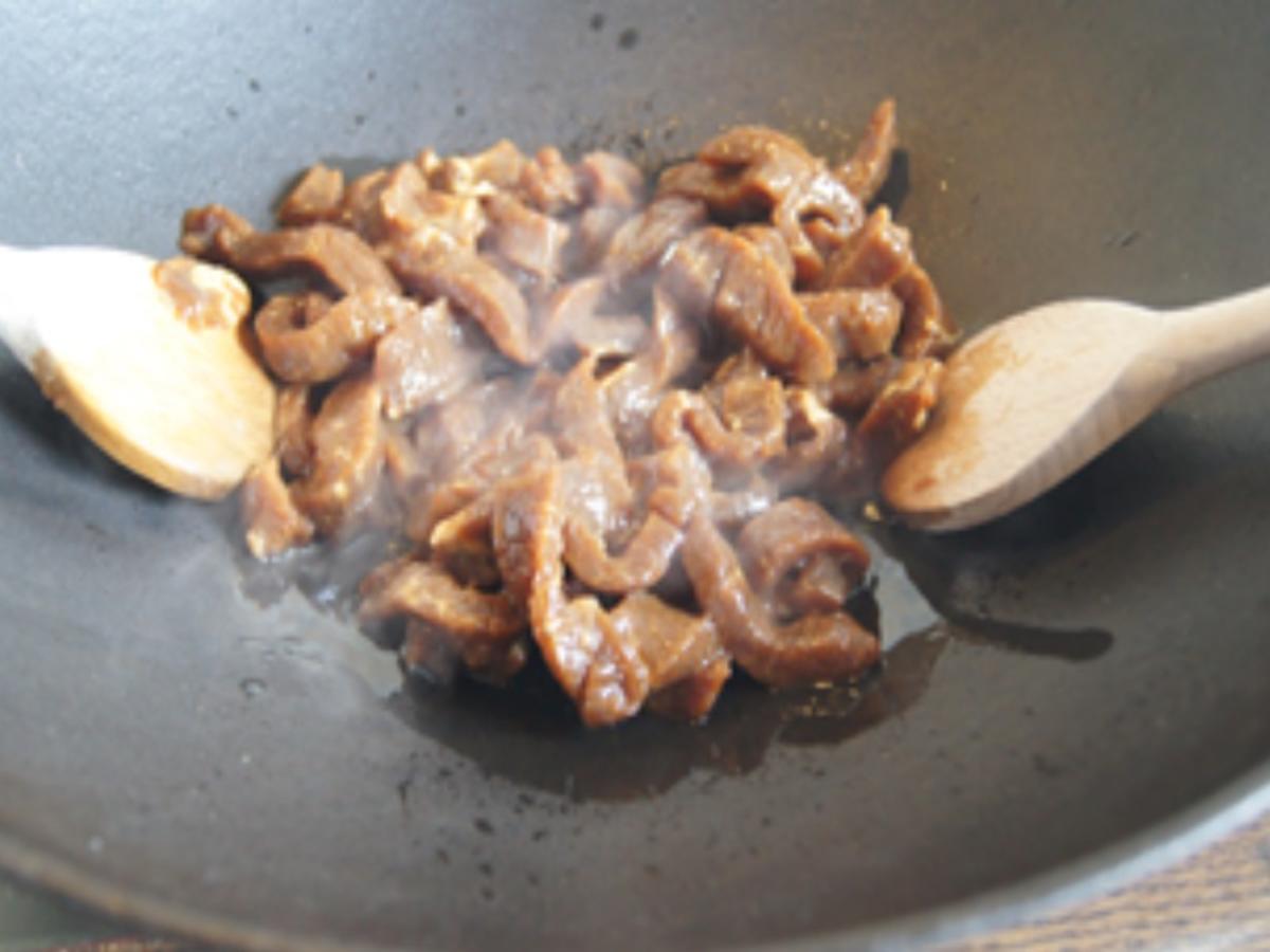 Rinderfilet mit Brokkoli im Wok - Rezept - Bild Nr. 13716