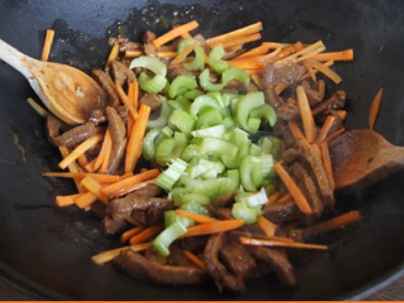 Rinderfilet mit Brokkoli im Wok - Rezept - Bild Nr. 13718
