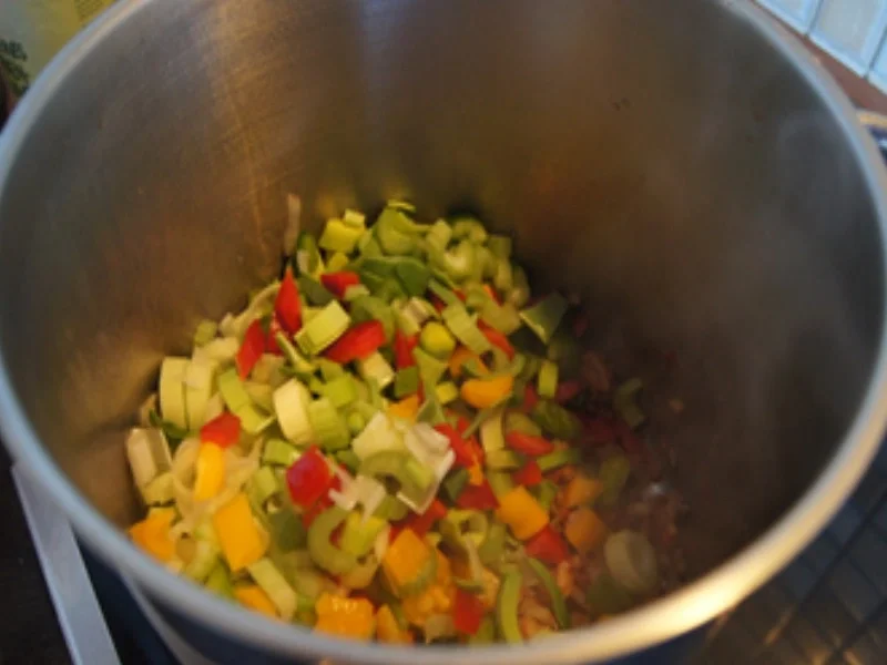 Rezept: Herzhafte Gemüsesuppe mit Rinderhackfleisch Bild Nr. 13749 Herzhafte Gemüsesuppe mit Rinderhackfleisch - Rezept - Bild Nr. 13749