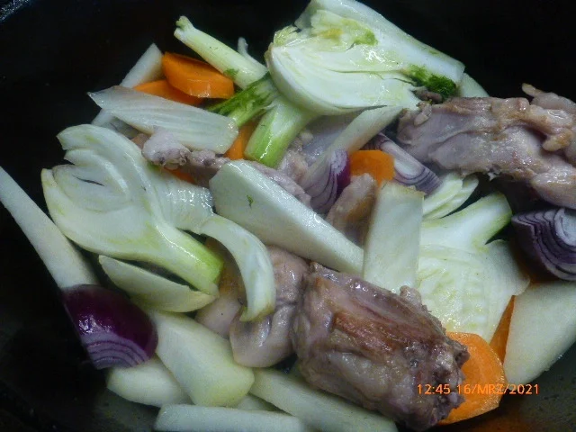 Geschmorte Kaninchenkeule auf Gemüse - Rezept - Bild Nr. 5