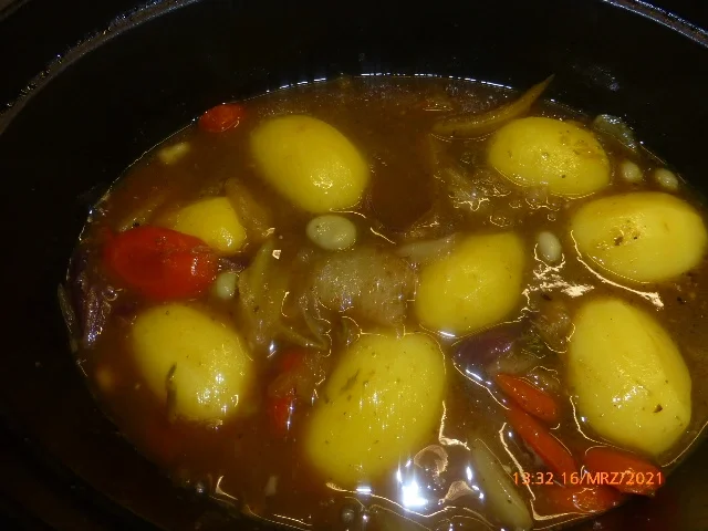 Geschmorte Kaninchenkeule auf Gemüse - Rezept - Bild Nr. 6