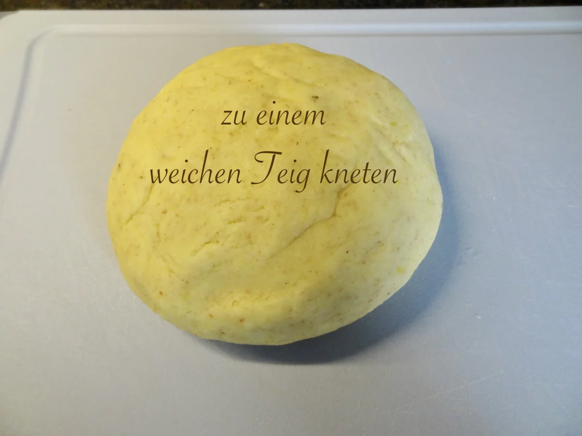 Pinzgauer Erdäpfel Nidei - serviert auf eingemachtem Sauerkraut - Rezept - Bild Nr. 13789