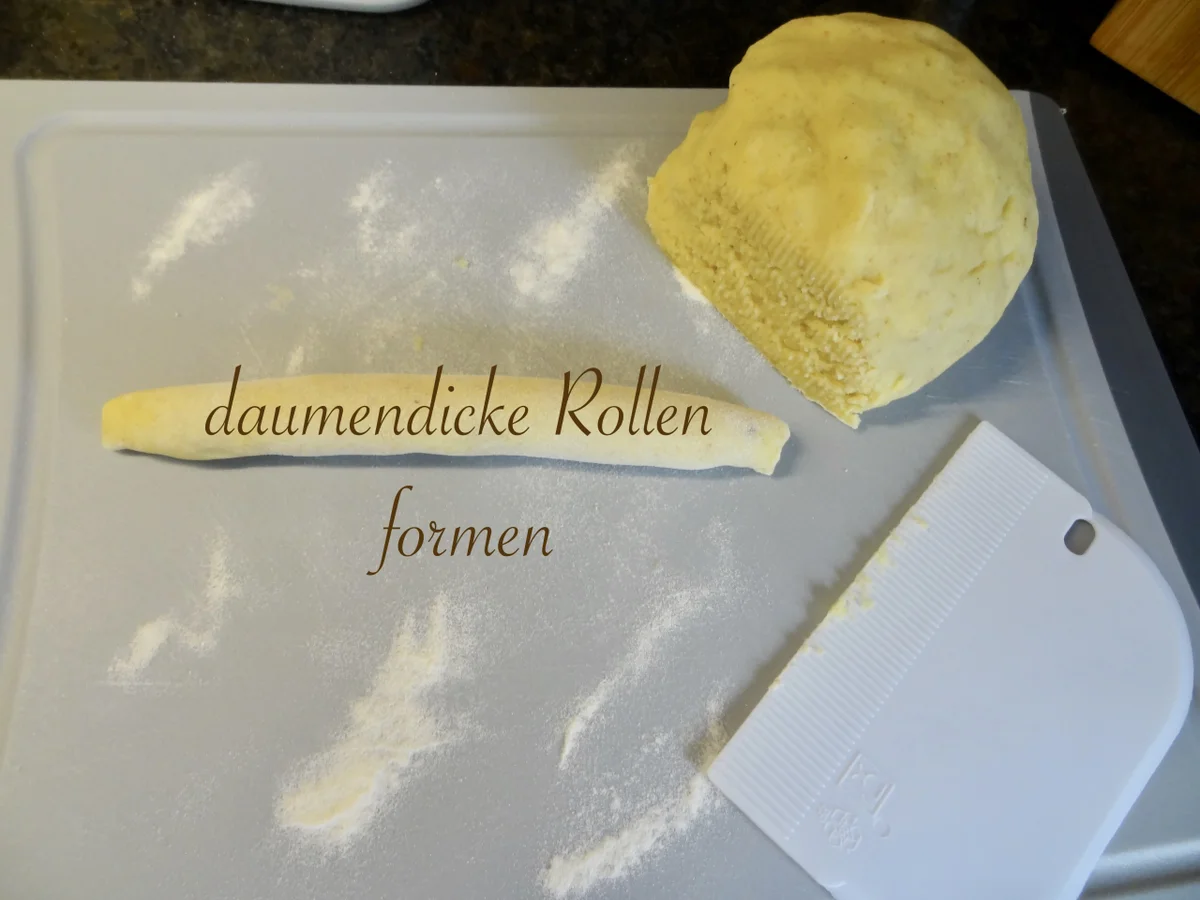 Pinzgauer Erdäpfel Nidei - serviert auf eingemachtem Sauerkraut - Rezept - Bild Nr. 13790