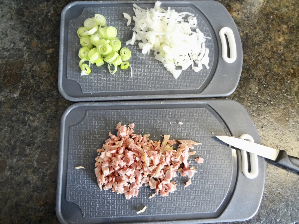 Pinzgauer Erdäpfel Nidei - serviert auf eingemachtem Sauerkraut - Rezept - Bild Nr. 13793