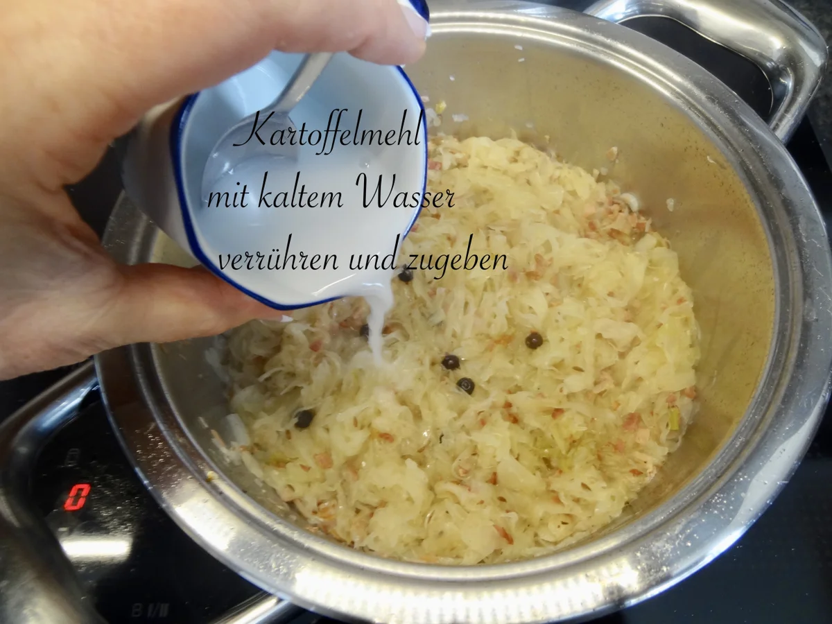 Pinzgauer Erdäpfel Nidei - serviert auf eingemachtem Sauerkraut - Rezept - Bild Nr. 13798