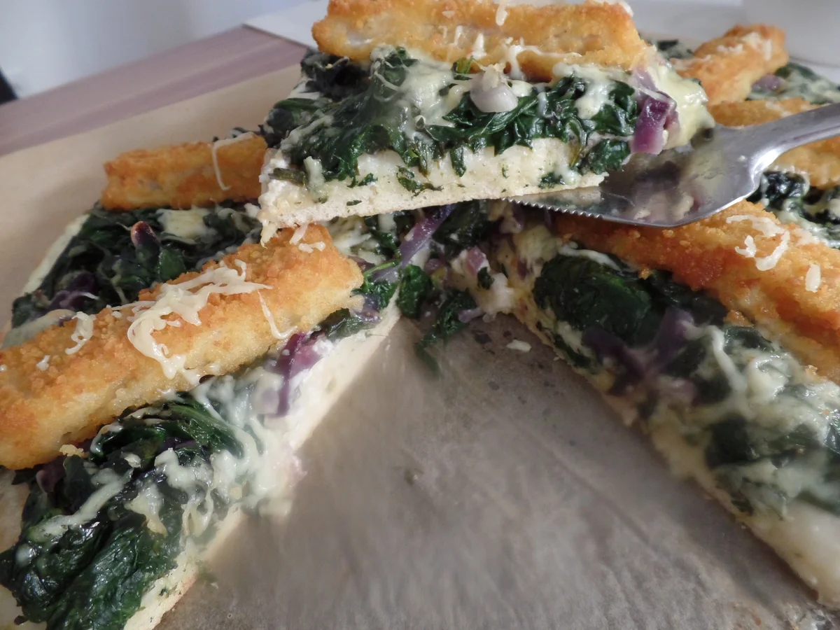 Spinat-Pizza mit Fischstäbchen - Rezept - Bild Nr. 13773