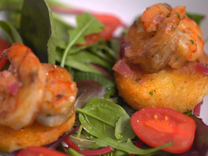 Gambas á Bijagos mit Maniok-Törtchen auf Salatbett - Rezept - kochbar.de