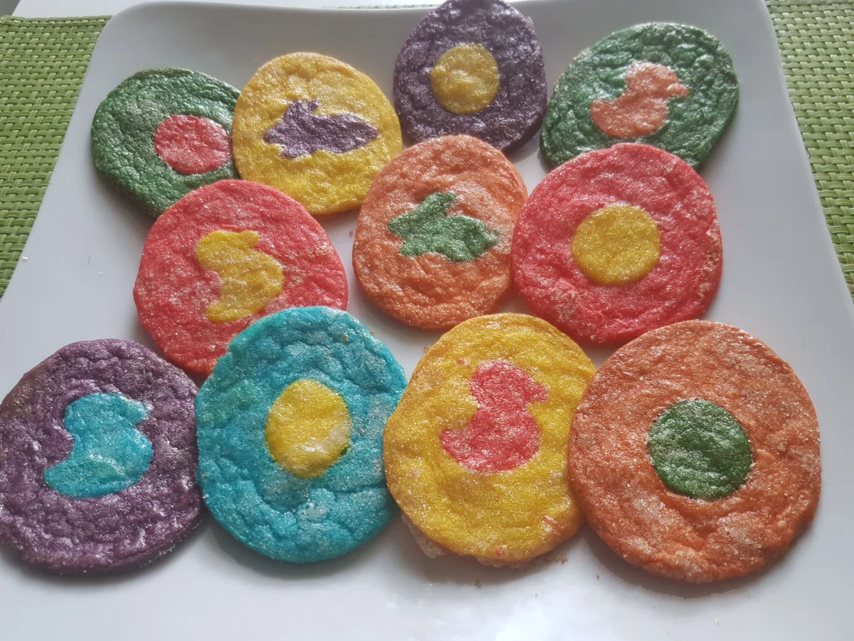 Rezept: Bunte Ostereier-Plätzchen und Keks-Lollis mit Zuckerkruste Bild Nr. 13776 Bunte Ostereier-Plätzchen und Keks-Lollis mit Zuckerkruste - Rezept - Bild Nr. 13776